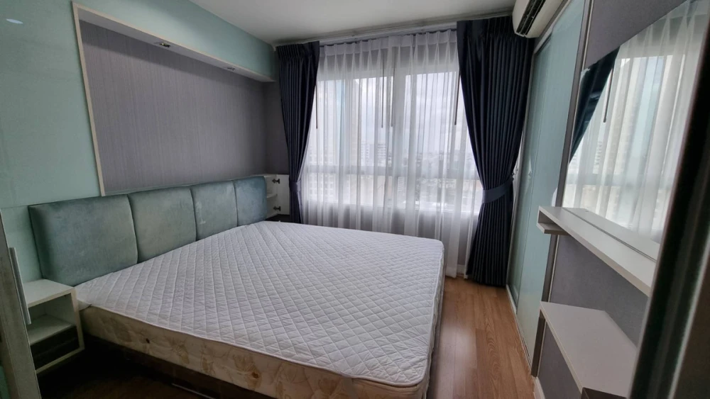 Selling a fully furnished, ready-to-move-in unit at Lumpini Park Pinklao, 18th floor. Interested? Book now! Don't miss out!