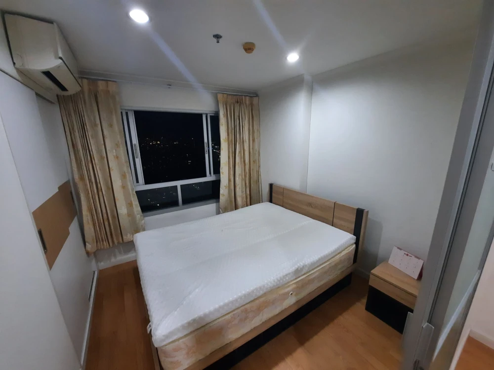 Selling Lumpini Park Pinklao, 1 bedroom, 1 bathroom. Prime location, not crowded. Fully furnished. Book now!