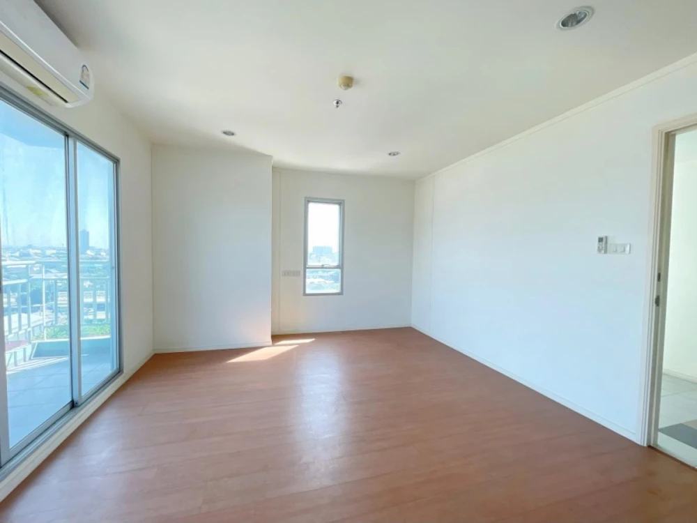 For sale: Lumpini Park Rattanathibet-Ngamwongwan, 10th floor, corner room. Interested in buying? Urgent!