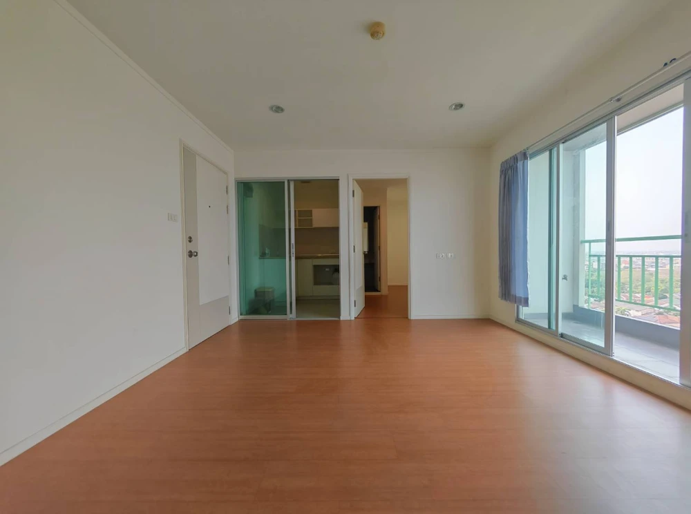 Selling a high-floor unit at Lumpini Park Rattanathibet-Ngamwongwan. Nice, breezy, spacious and comfortable. Book now!