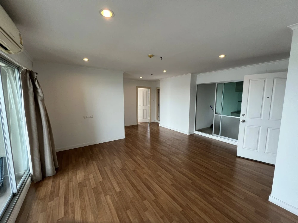 For sale: Lumpini Park Riverside - Rama 3, spacious room, lots of space, those who love decorating should not miss out. See the view of the Chao Phray