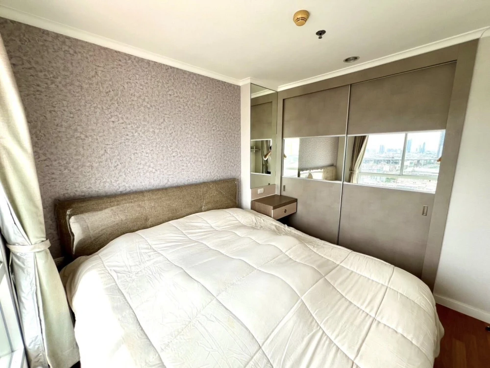 For sale: Lumpini Park Riverside - Rama 3, beautiful room, high floor, full river view, with gorgeous wallpaper. Don't miss it!