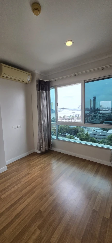 For sale: Lumpini Park Riverside - Rama 3, empty room, lots of usable space, good location, great common area, don't miss it.