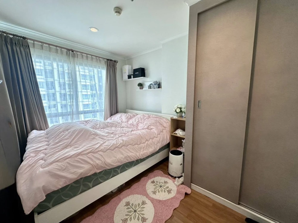 Selling Lumpini Park Riverside - Rama 3, 1 bedroom, 1 bathroom unit with high-quality built-in furniture. Book now!