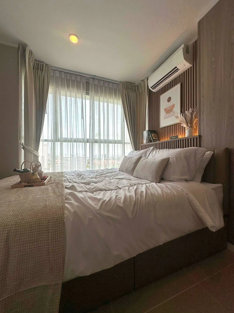 Selling a stunningly decorated Lumpini Parkbeach Jomtien condo with high-quality built-in furniture. Move-in ready!