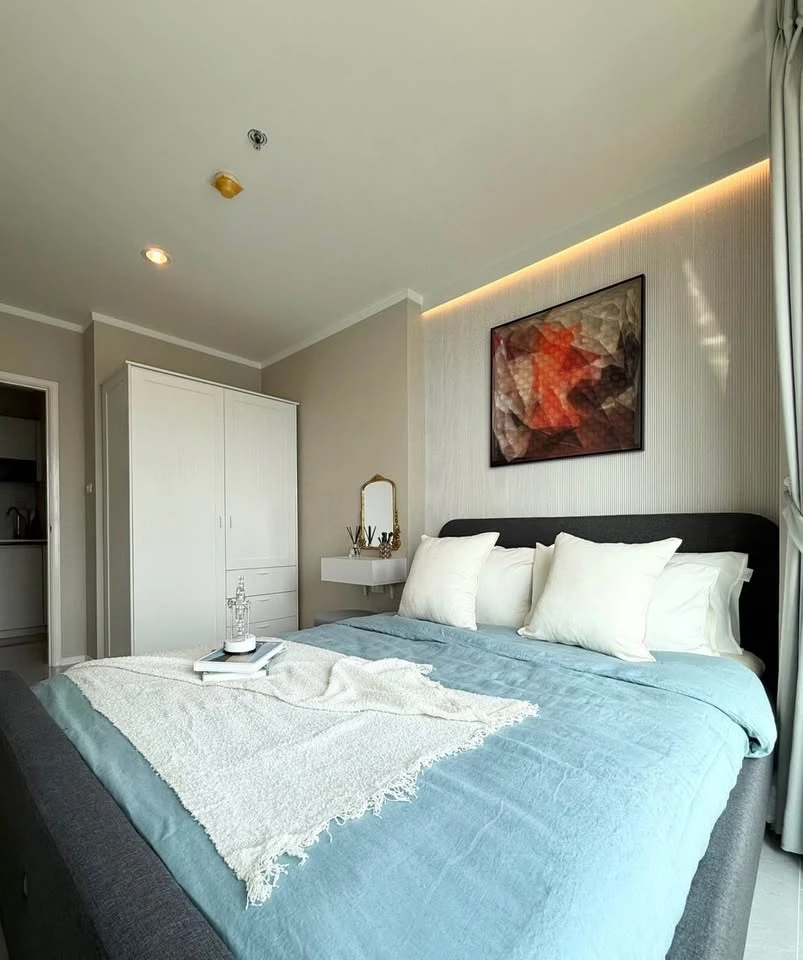 Selling a 1-bedroom unit at Lumpini Parkbeach Jomtien, 14th floor. The interior is decorated in a coordinated style and fully furnished. Book now!
