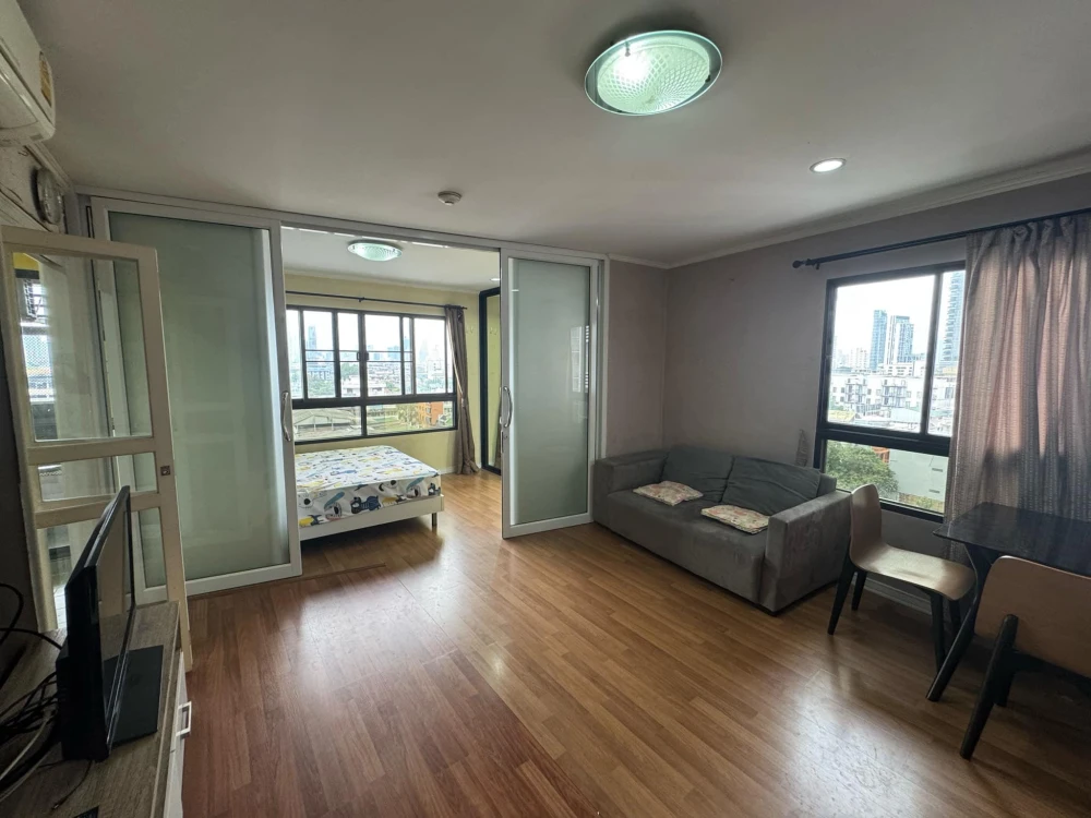 For sale/rent: Lumpini Place Narathiwas 24, 9th floor, fully furnished, ready to move in. Reserve now!