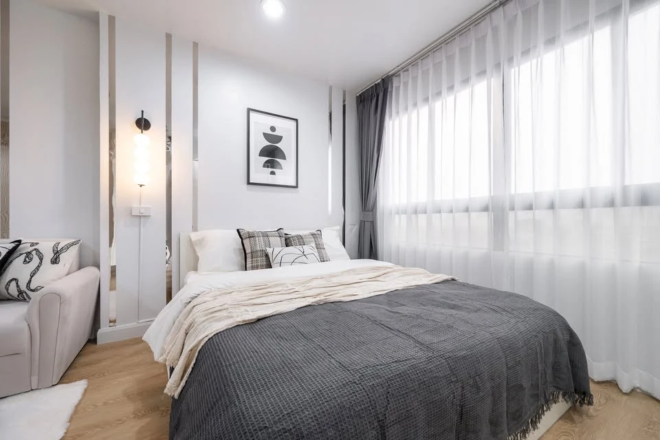 Selling a lovely, fully furnished condo at Lumpini Place Pinklao. High floor, spacious and comfortable. Book now!