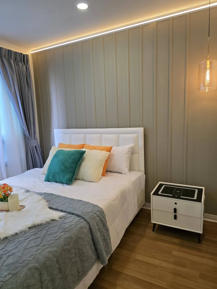 Selling a lovely condo at Lumpini Place Ratchada-Thapra. It comes fully furnished with appliances – everything you need is in this one unit! Book now