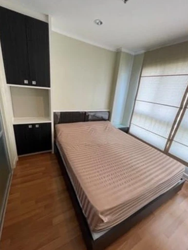 Selling Lumpini Place Ratchayothin, 1 bedroom, 1 bathroom unit with high-quality built-in furniture. Don't miss out!