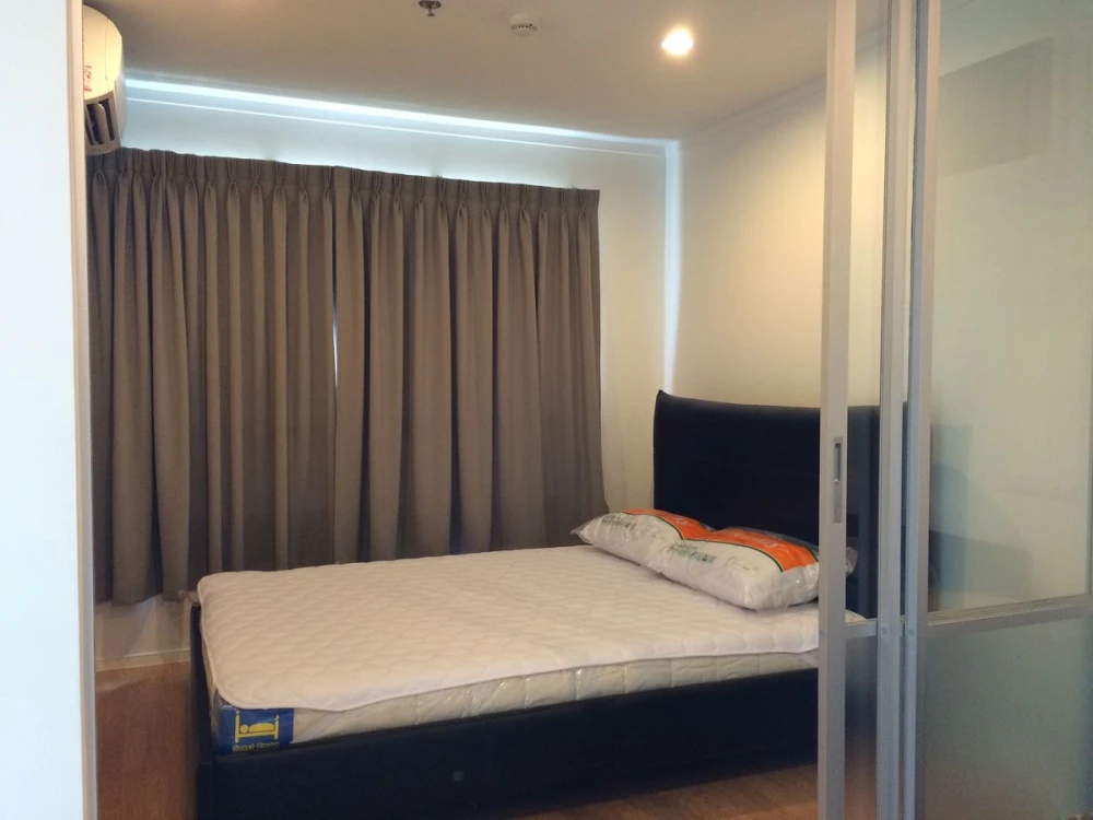 For sale: Lumpini Place Srinakarin-Huamak Station, 7th floor, partitioned room, fully furnished, ready to move in, reserve now.
