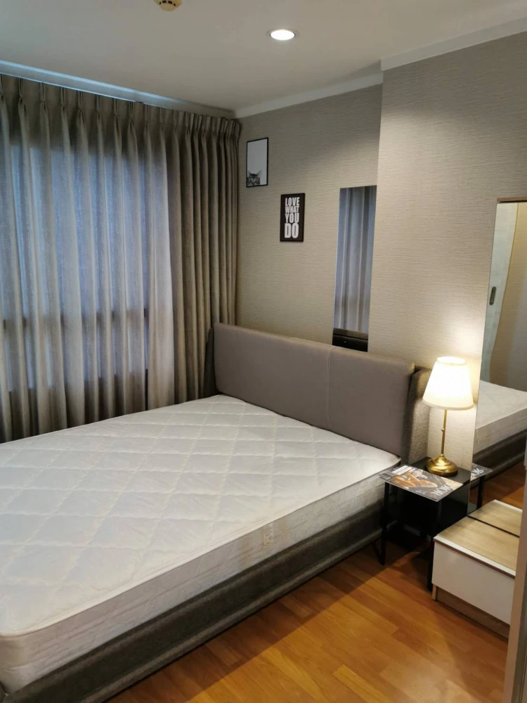Selling Lumpini Place Suksawat - Rama 2, 20th floor, partitioned unit, fully furnished. Interested buyers please contact immediately.