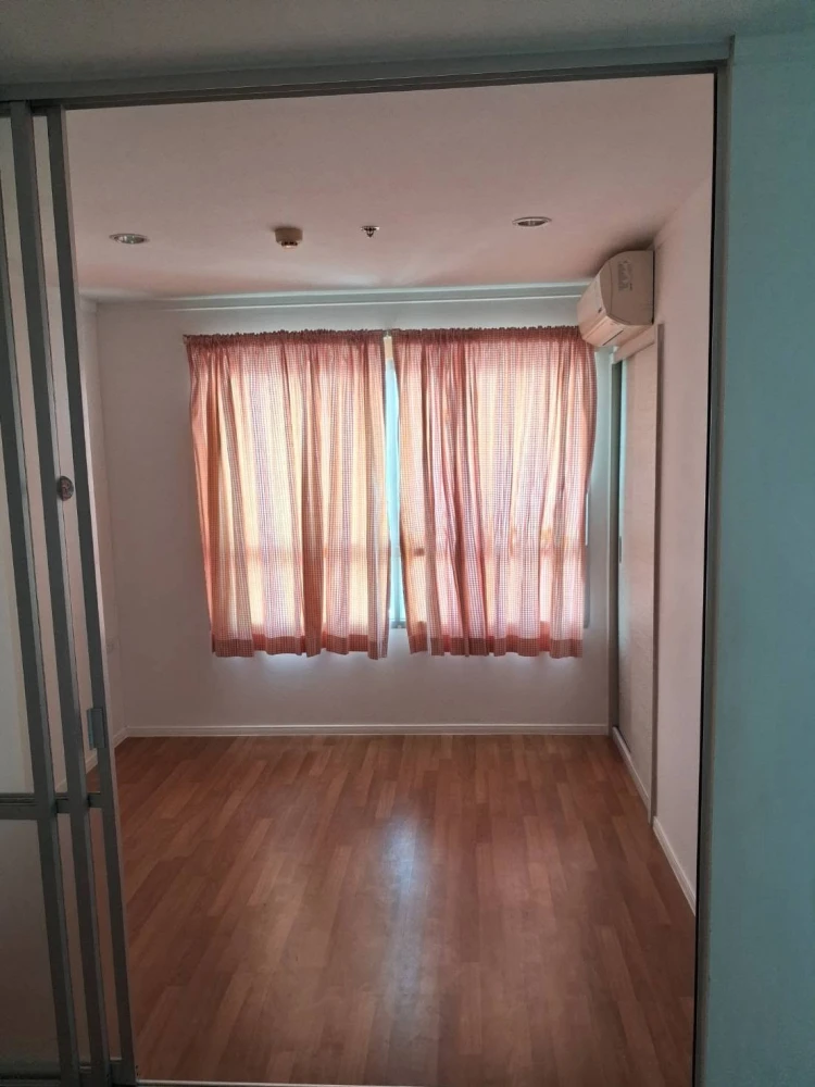Selling a 1-bedroom, 1-bathroom unit at Lumpini Place Suksawat - Rama 2. Prime location with complete amenities. Don't miss out!