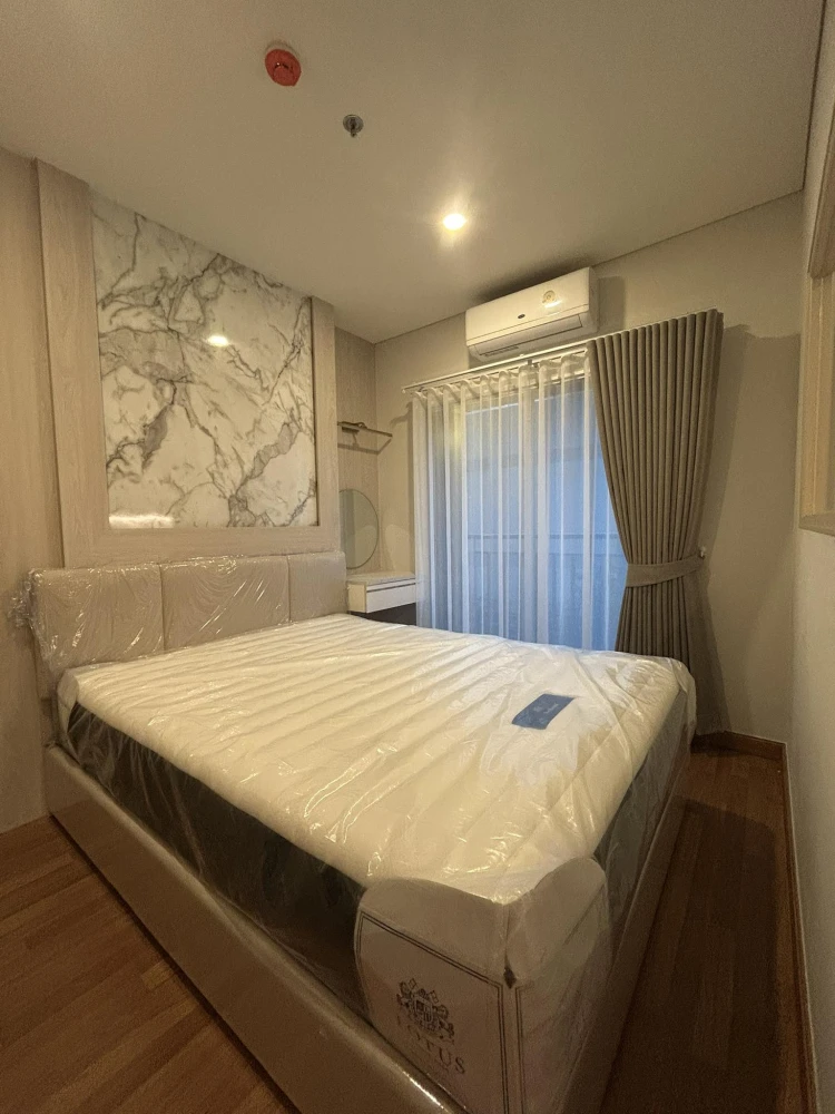 Selling a fully furnished, beautiful and comfortable 5th-floor unit at Lumpini Place Taopoon - Interchange. Book now!