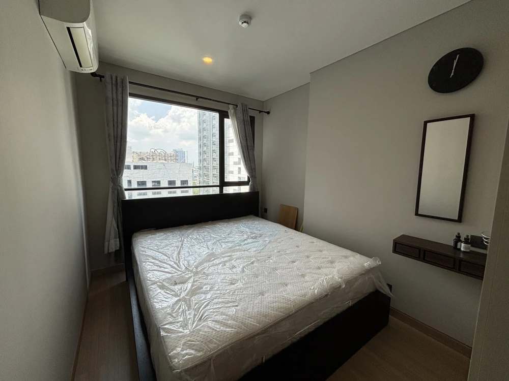 For sale: Lumpini Suite Phetchaburi-Makkasan. Pool view, quiet atmosphere, no direct afternoon sun, cool room, and ready to move in.