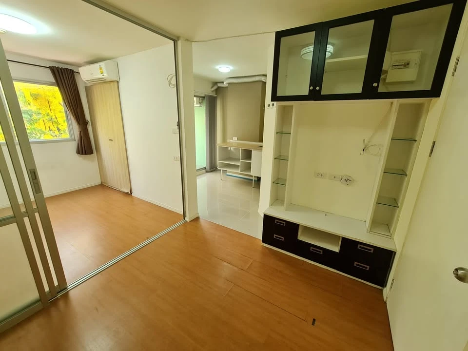 For sale: Lumpini Township Rangsit Klong 1, 2nd floor, corner room, nice to live in. Interested in owning one? Hurry and reserve now.