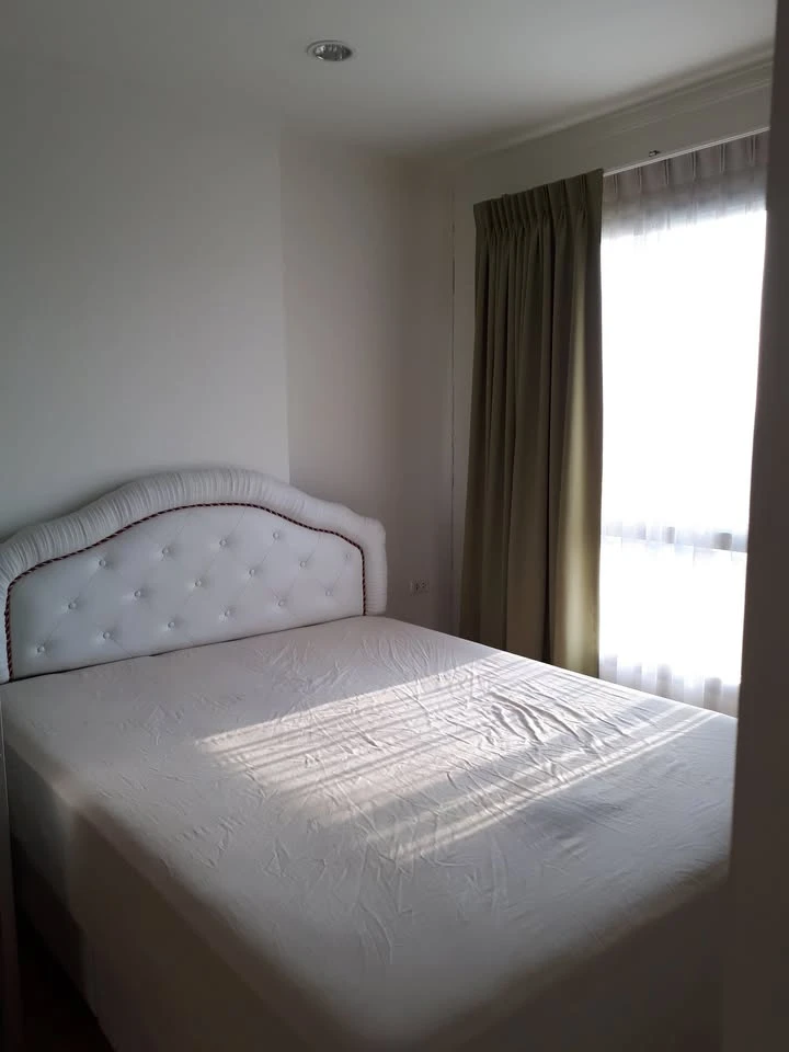 Selling Lumpini Ville Chaengwatthana Pakkret condo. Nice unit, great location, fully furnished. Book now!