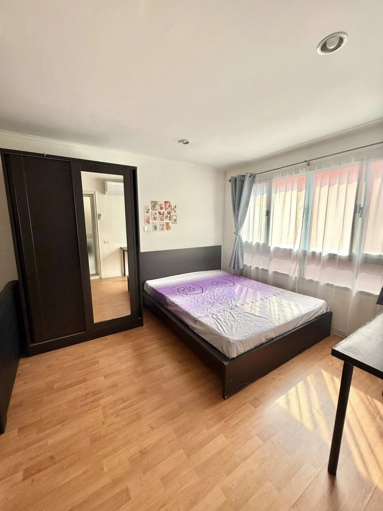 Selling a 7th-floor unit at Lumpini Ville Cultural Center. Excellent location, convenient transportation, and fully furnished. Don't miss out!
