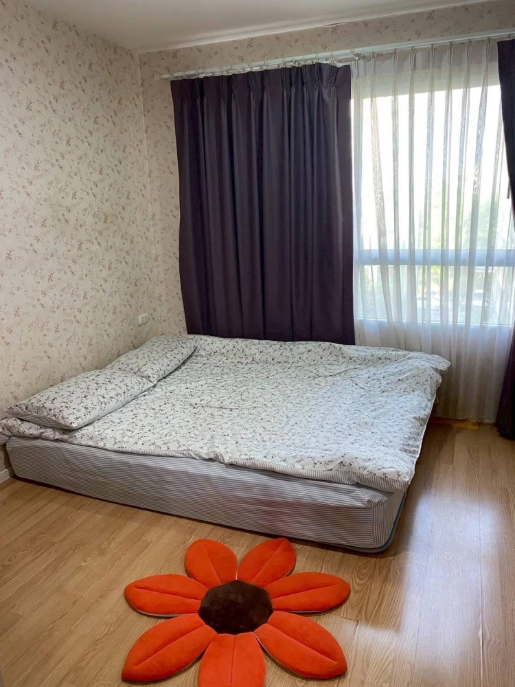 Selling Lumpini Ville Onnut 46, 4th floor unit. High-quality wallpaper installed, garden view. Don't miss out!