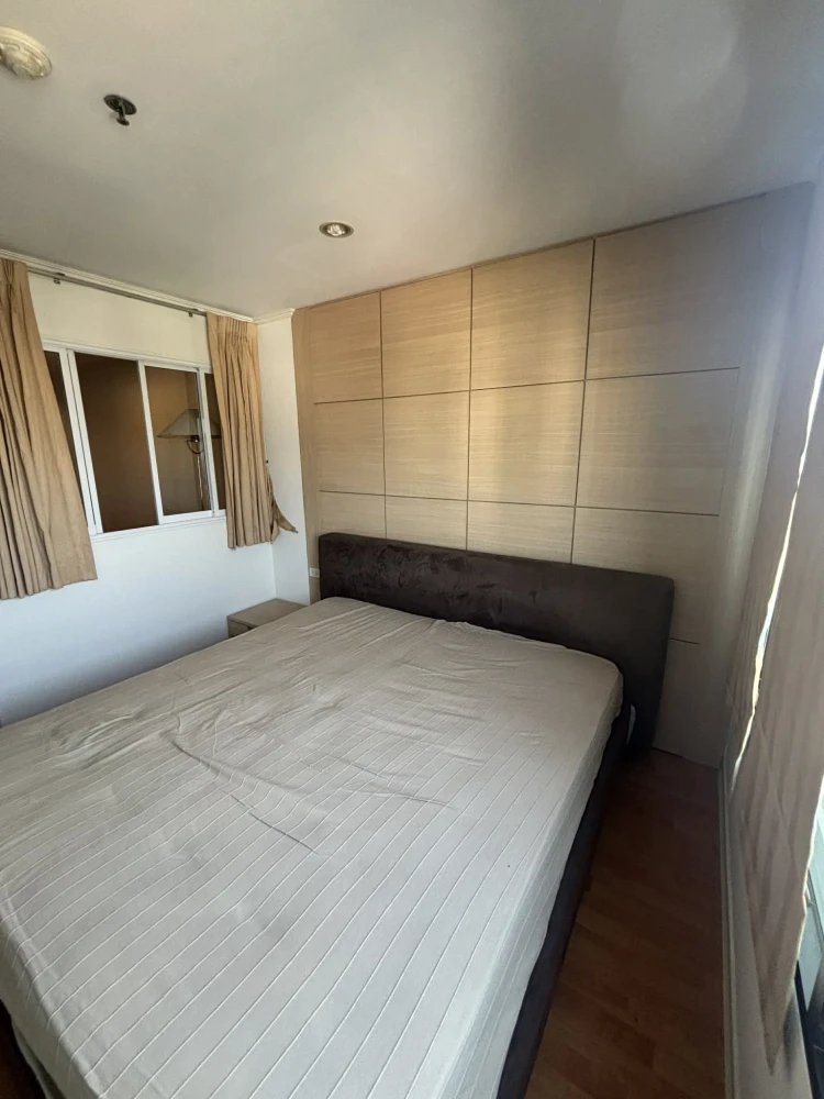 Selling a Lumpini Ville Phahol-Sutthisarn condo, 18th floor. Excellent location, high-quality built-in furniture, beautiful view. Don't miss out!