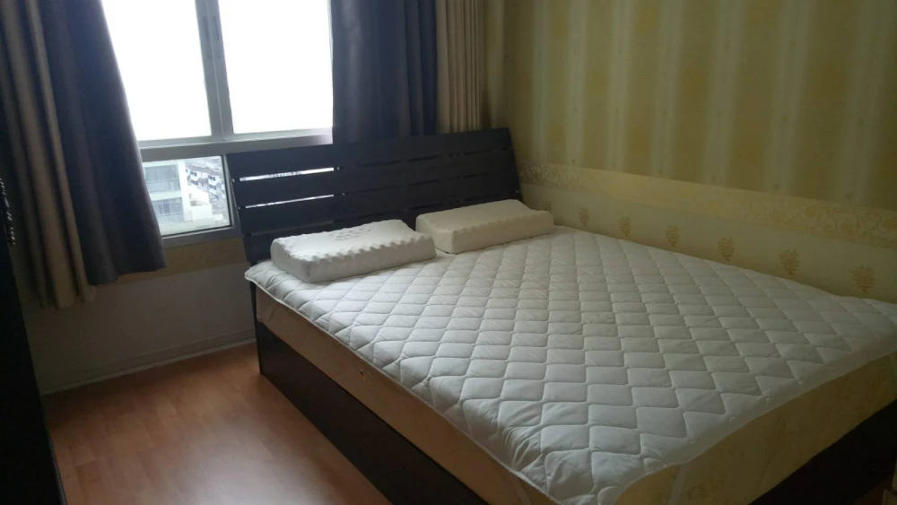 Selling Lumpini Ville Ramkhamhaeng 44 condo unit. Ready to move in, fully furnished. Book now! High floor unit with good ventilation. Don't miss out!