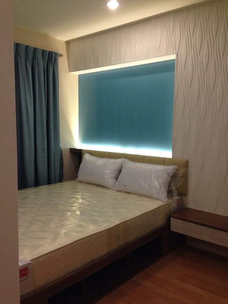 Selling Lumpini Ville Ramkhamhaeng 60/2, corner unit. High privacy, balcony not adjacent to other units, good breeze, not hot in the afternoon. Book q