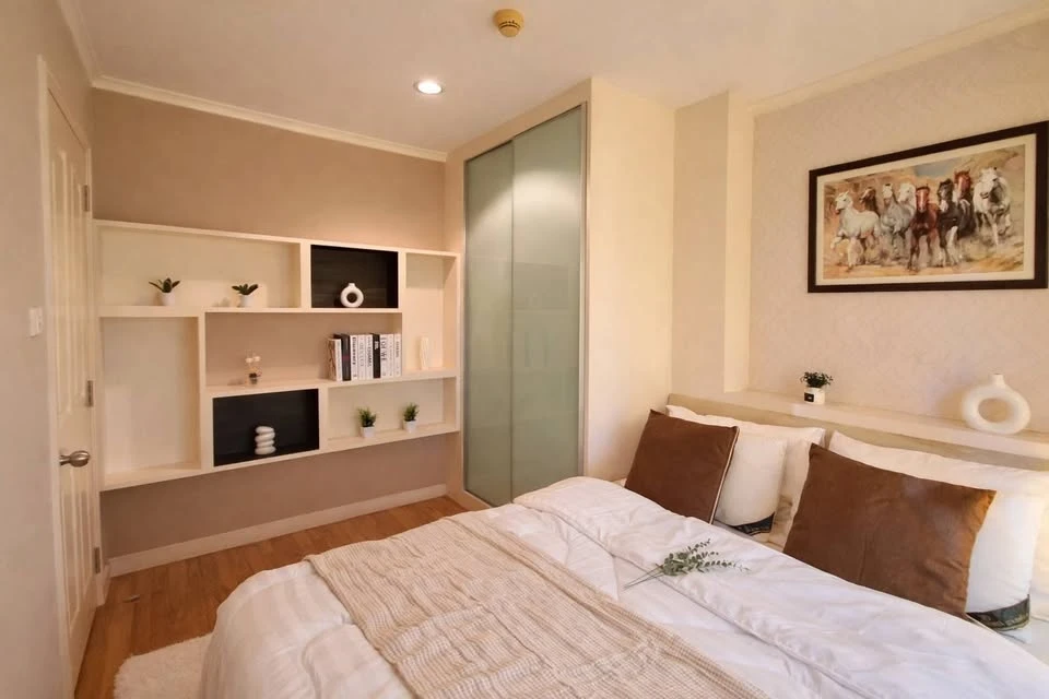 Selling Lumpini Ville Ratburana-Riverview, beautifully decorated unit with a coordinated color scheme and high-quality built-in furniture. Book now!