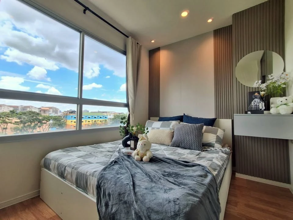 Selling a corner unit at Lumpini Ville Ratchaphruek-Bangwaek. Quiet area, great location, complete amenities. Book now!