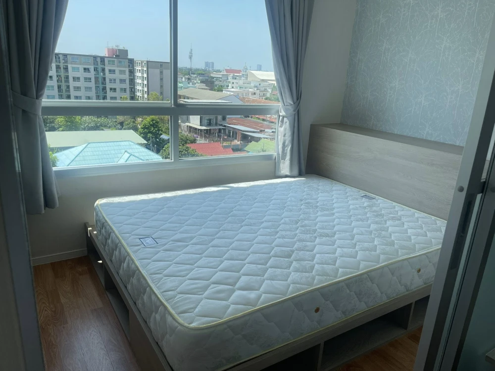 Selling a corner unit at Lumpini Ville Ratchaphruek-Bangwaek, offering privacy. Features high-quality wallpaper and is fully furnished. Don't miss out