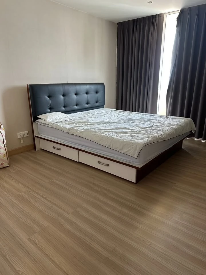 For sale: M Society Condominium, 2 bedrooms, 1 bathroom, 22nd floor, highest floor, fully furnished, don't miss out.