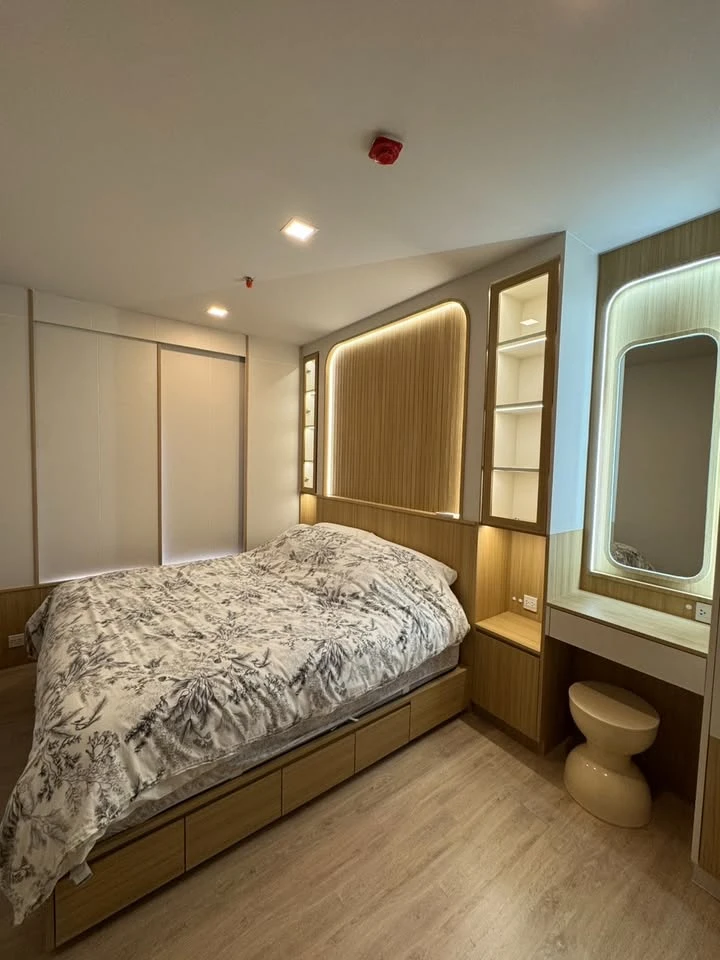 Metris Pattanakarn for sale, beautifully decorated room with a theme, built-in furniture, plenty of usable space, don't miss out on this great deal.