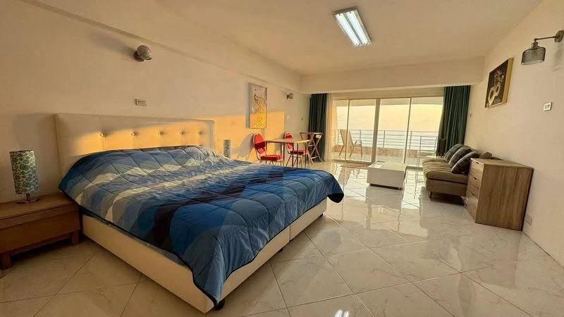 Selling Metro Jomtien Condotel, studio unit, 17th floor, sea view, fully furnished. Don't miss out!