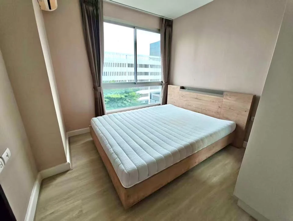 Selling Metro Luxe Kaset condo, SPC flooring throughout, includes furniture and appliances as shown in the pictures.