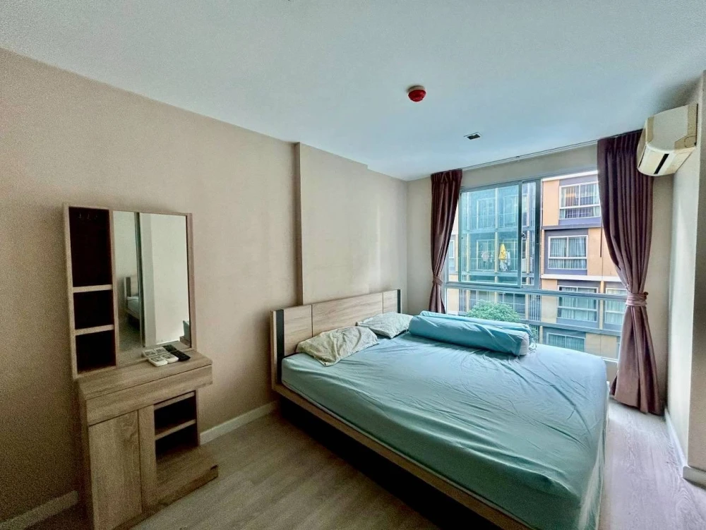 Selling a unit at Metro Luxe Rama 4, 4th floor, fully furnished. Book now!