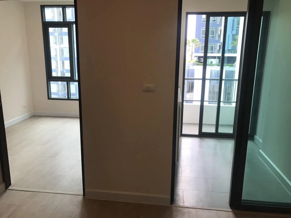 Selling a unit at Metro Sky Prachachuen, 7th floor. Great location, not hot, with pool view. Book now!