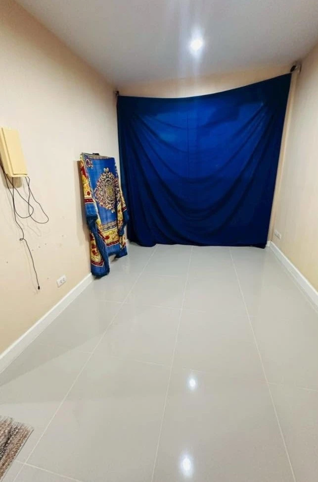 Selling Metro Sky Ratchada, 1 bedroom, 1 bathroom, 3rd floor. Great location, full amenities. Book now!
