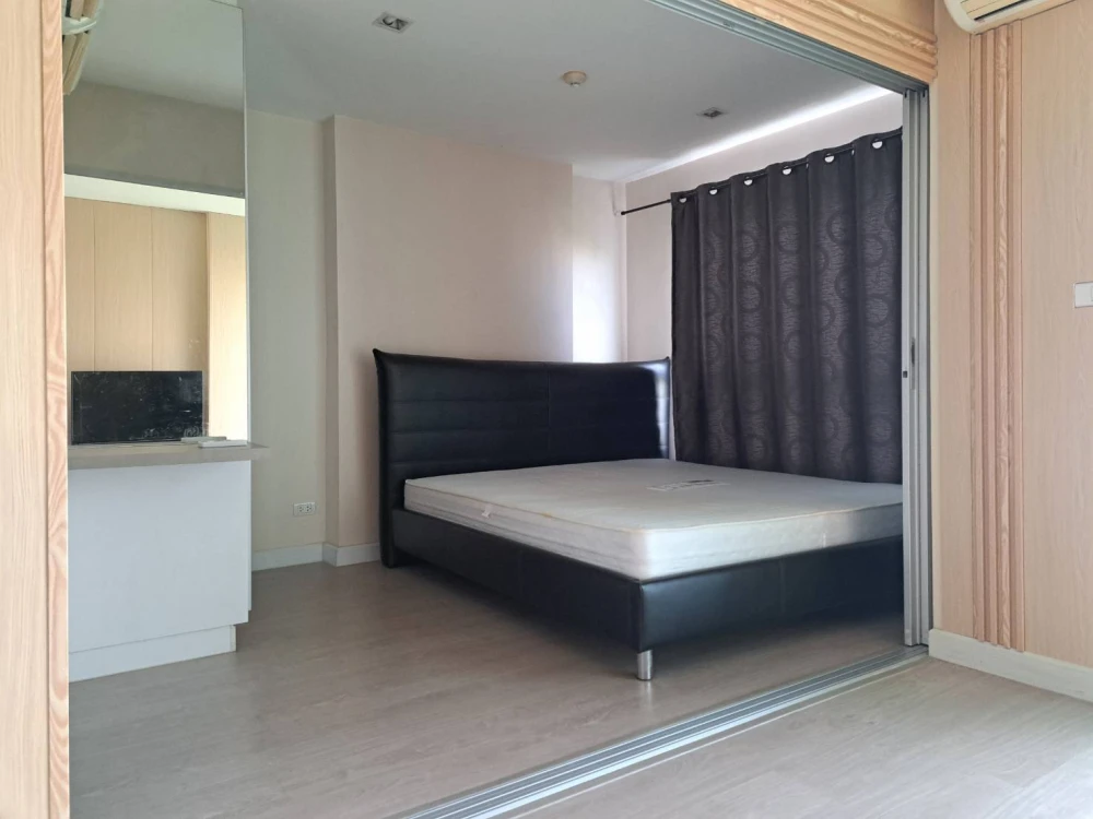Selling MetroLuxe Paholyothin-Sutthisan, 7th floor, corner unit, fully furnished. Book now!