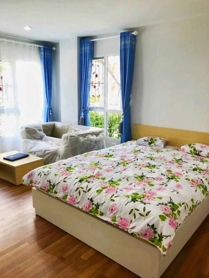 For sale: Miami Bangpu, corner room with privacy, comes with complete furniture and electrical appliances, just bring your bags and move in.