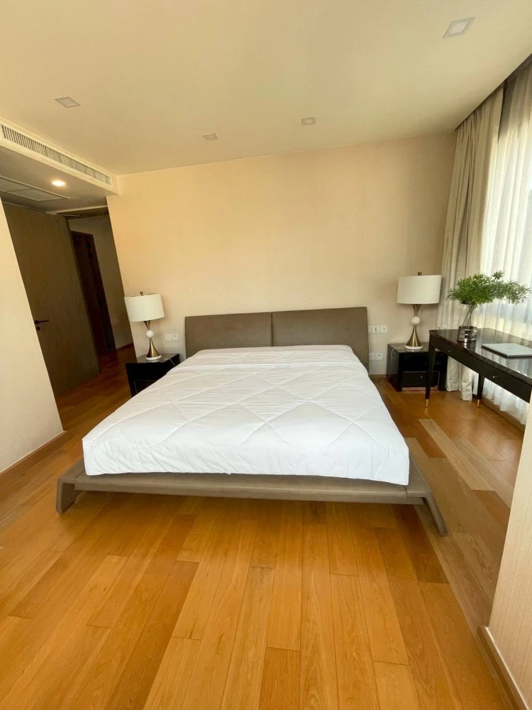 Selling MIELER Sukhumvit 40, fully furnished unit. Spacious and comfortable, perfect for families. Book now!
