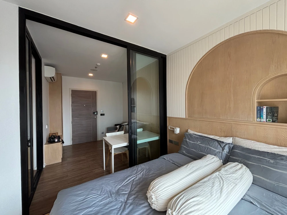 Selling Modiz Sukhumvit 50, corner unit. Quiet and private. Fully furnished and ready to move in. Book now if interested.