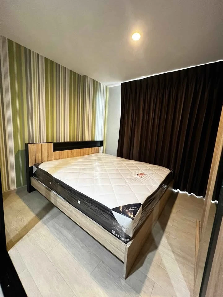 For sale: MT Prestige Phaholyothin, a nice room on the 5th floor, good location, comes with a large brown sofa, comfortable to sit on, reserve now.