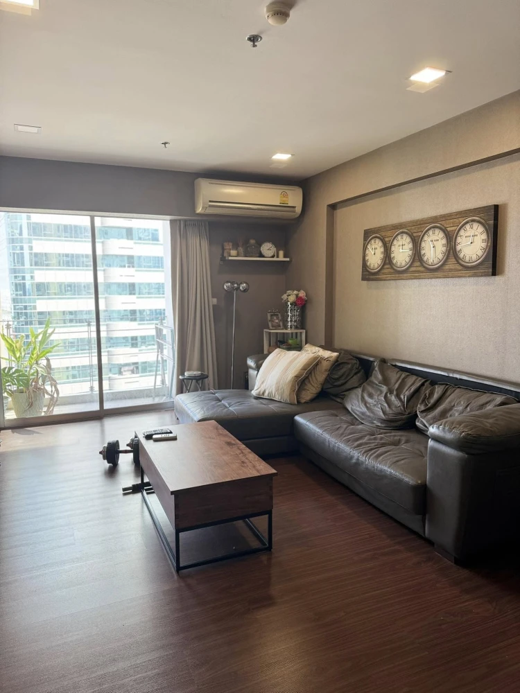 For sale: My Resort Bangkok, 2 bedrooms, 1 bathroom, fully furnished, city view, wallpaper throughout the room, don't miss out.