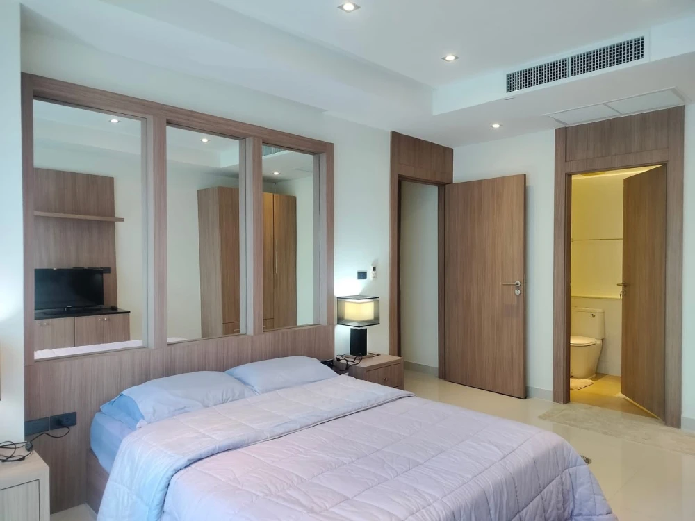 For sale: Nam Talay Condominium, spacious room, lots of usable space, decorated in a controlled tone, complete with amenities. Don't miss out!