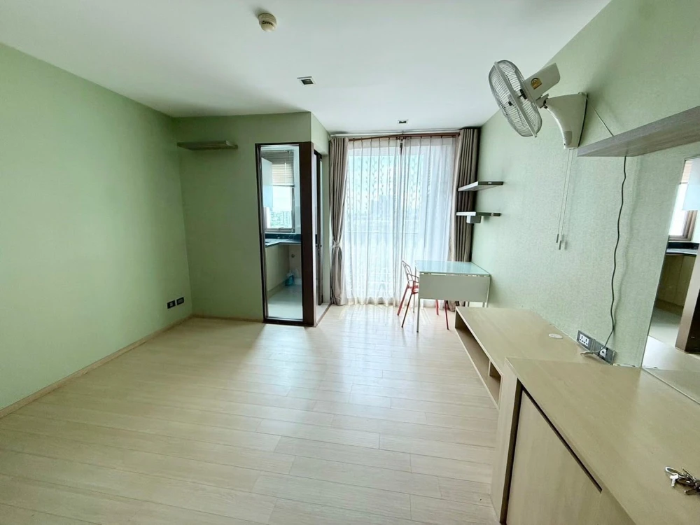 Selling 2 studio rooms at Nice Suites Sanambinnam. Complete with common areas and amenities. Book now!
