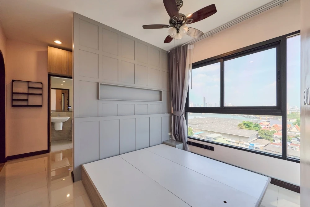 Selling Niche Mono Charoen Nakorn, corner unit with Chao Phraya river bend view, second largest type in the project, 60 sq.m. Book now!