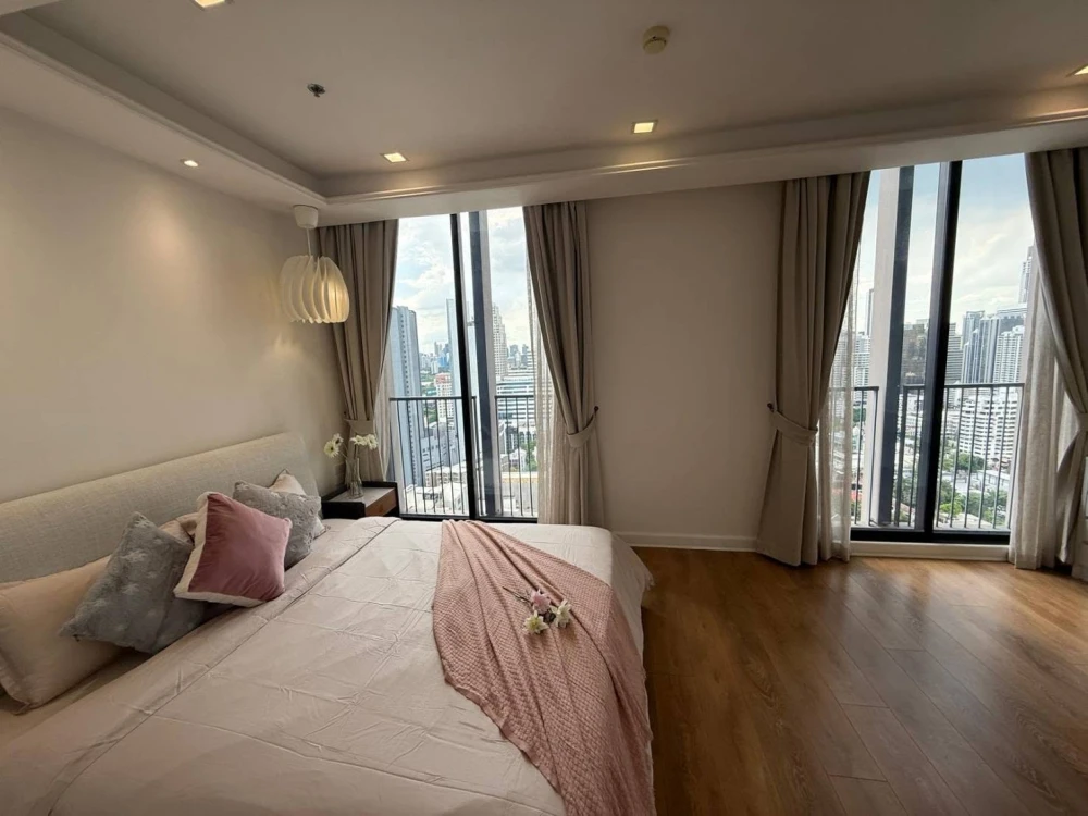 Noble Be Sukhumvit 33 for sale, 28th floor, city view, fully furnished, ready to move in. Book now before it's too late!