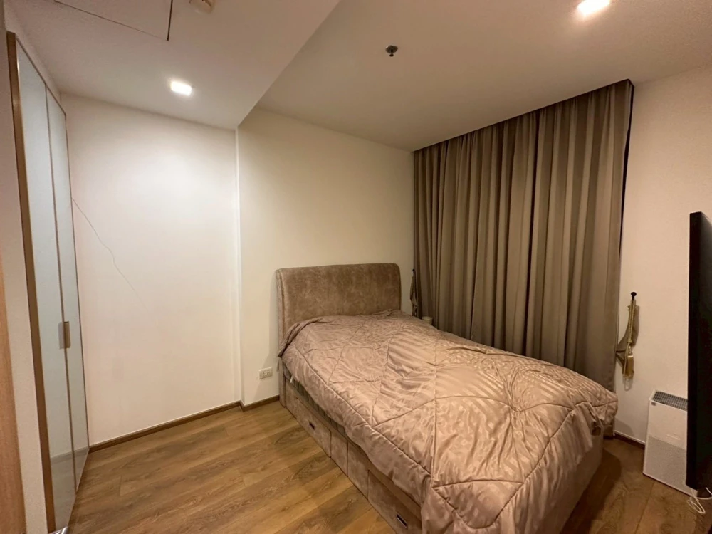 For sale: Noble BE Sukhumvit 33, spacious and comfortable room with bathtub, fully furnished and ready to move in.