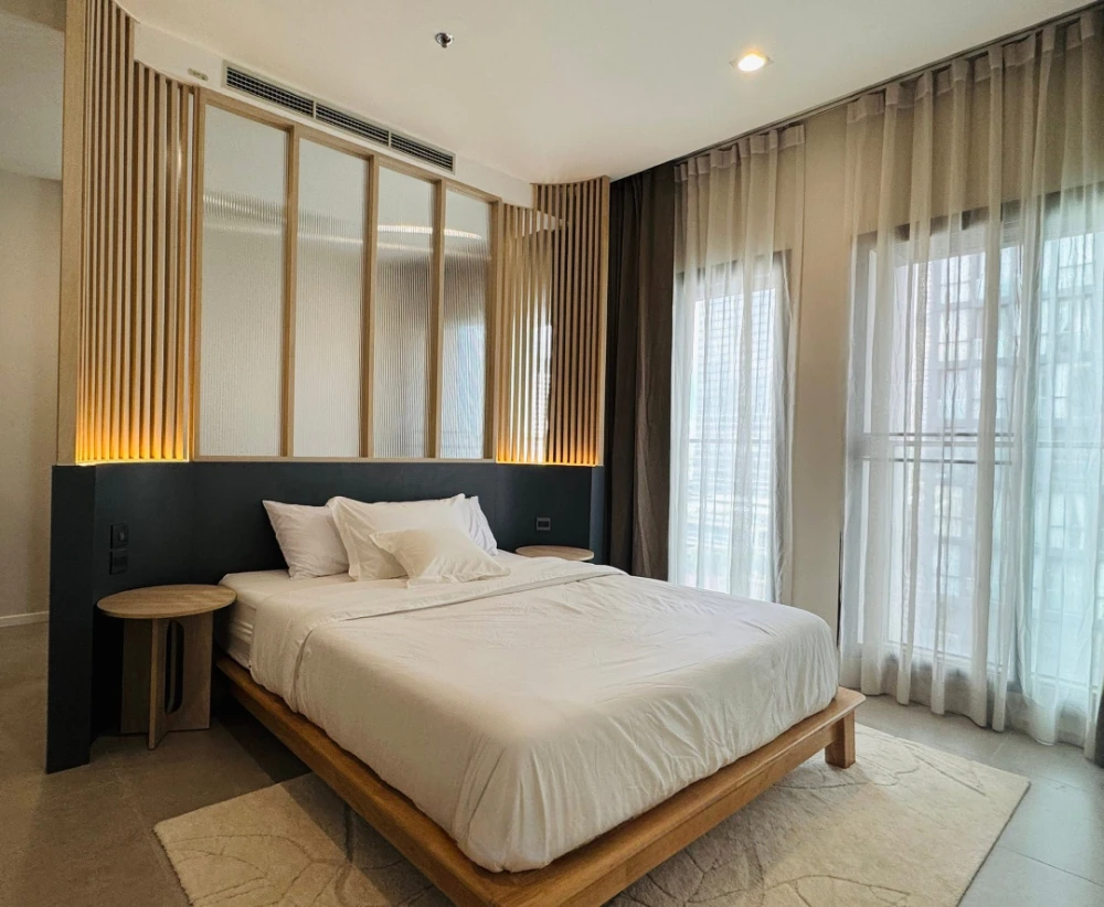 Noble Ploenchit for sale. Fully furnished with high-quality built-in furniture throughout. This is a very desirable unit; reserve yours now!