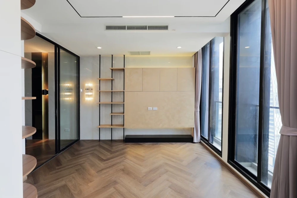 For sale rent: Noble Ploenjit, 26th floor, city view, beautiful room, nice to live in, interested in owning, hurry and reserve now, urgent!