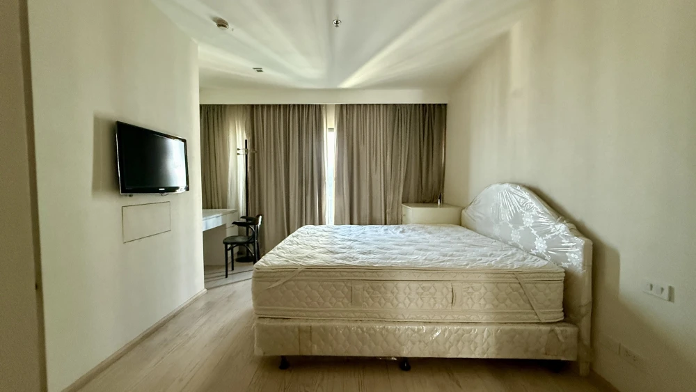 Selling Noble Remix, high floor unit. Spacious and comfortable, perfect for families. Book now!